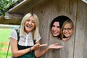 Ayse Auth, Alexandra Polzin und Traumzeit Kind  @ Traumzeit im Stanglwirt mit Alexandra Polzin, Ayse Auth und Maria Hauser und dem Verein Traumzeit e.V. im Biohotel Stanglwirt Going bei Kitzbühel am 08.07.2019  (©Foto: BrauerPhotos / G. Nitschke )